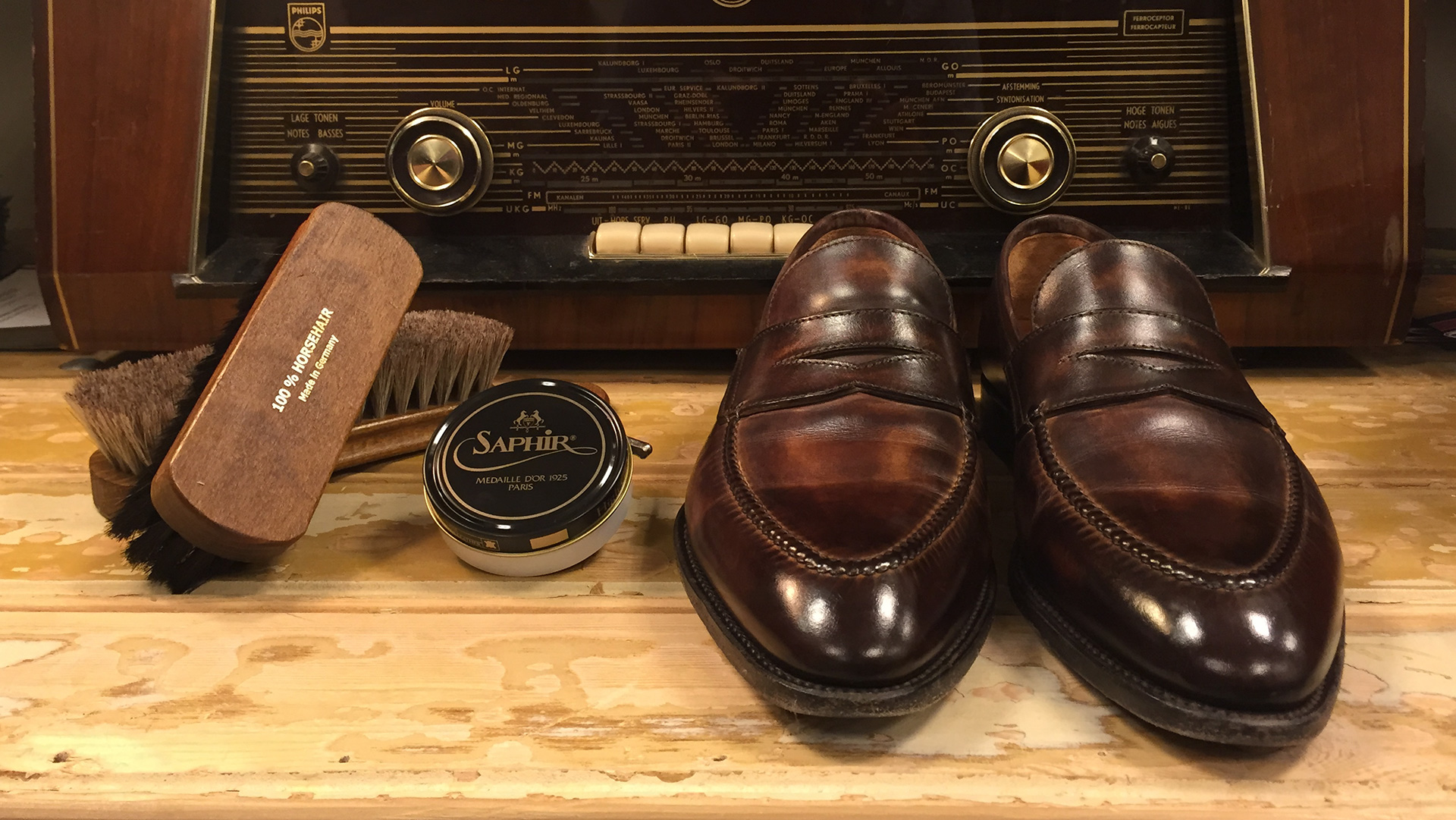 How to mirror shine your leather shoes 
